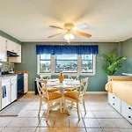 Charming Panama City Studio With Community Pool!