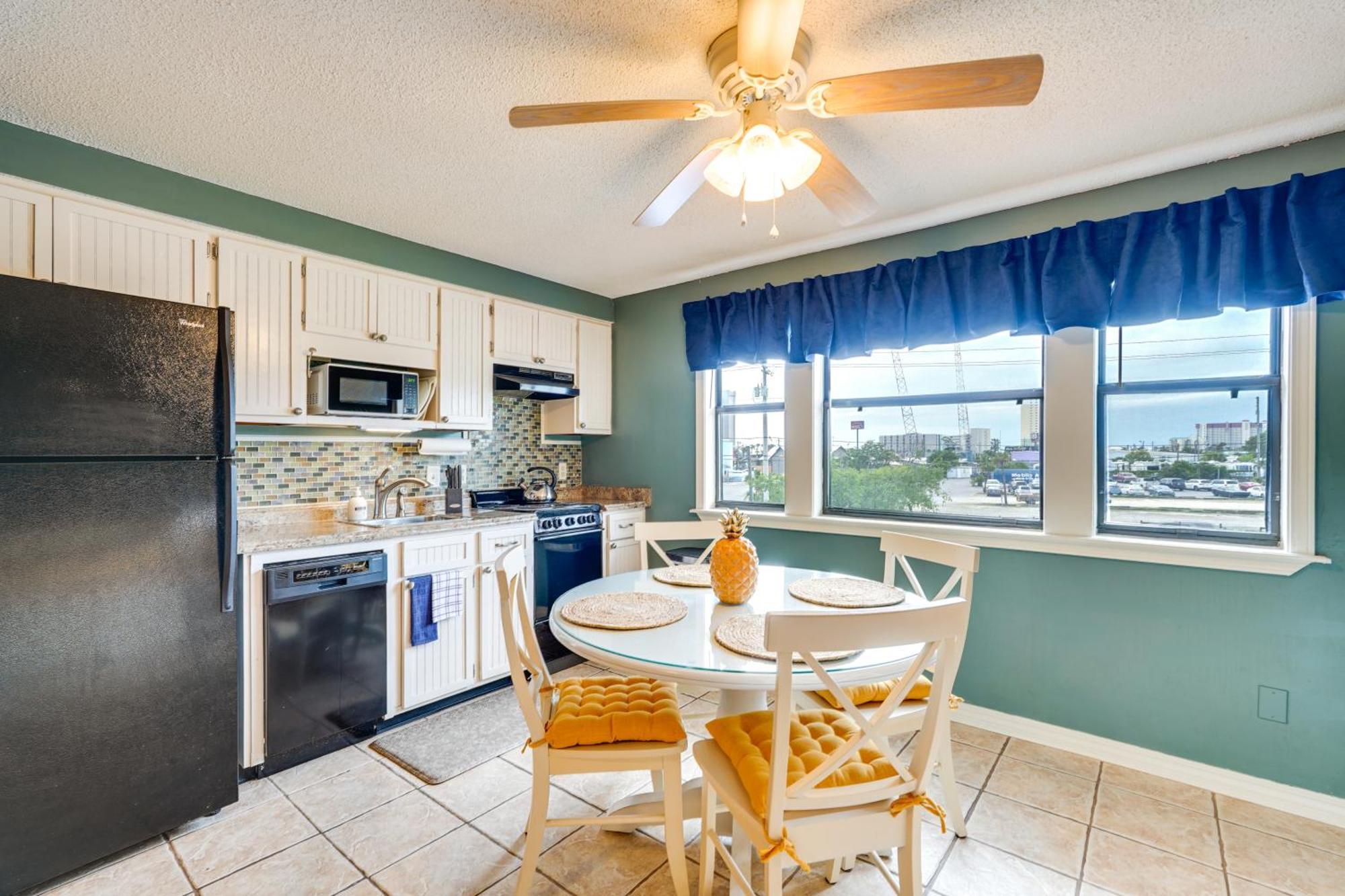 Apartment Charming Panama With Community Pool! *