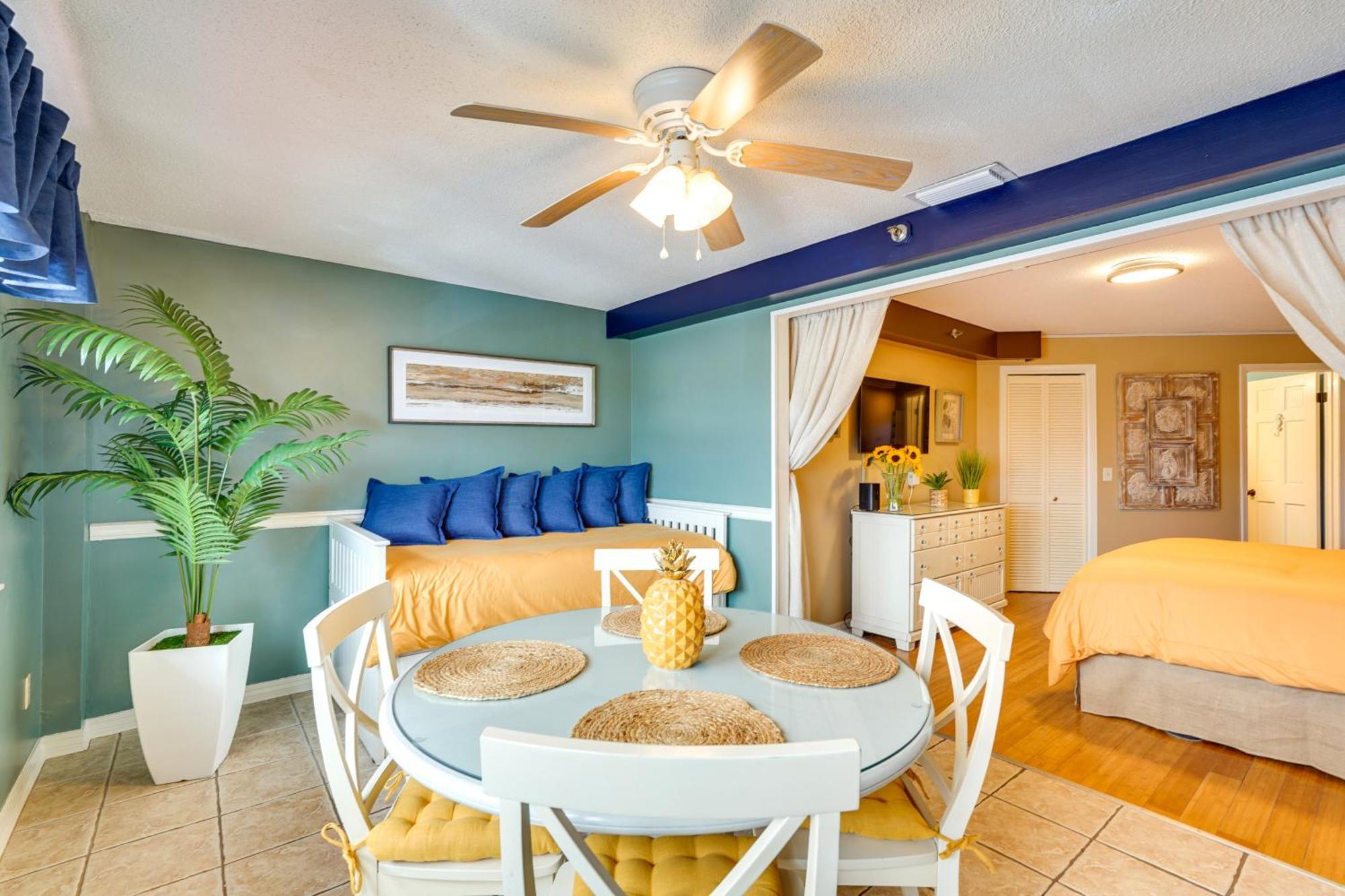 Charming Panama With Community Pool! Apartment *