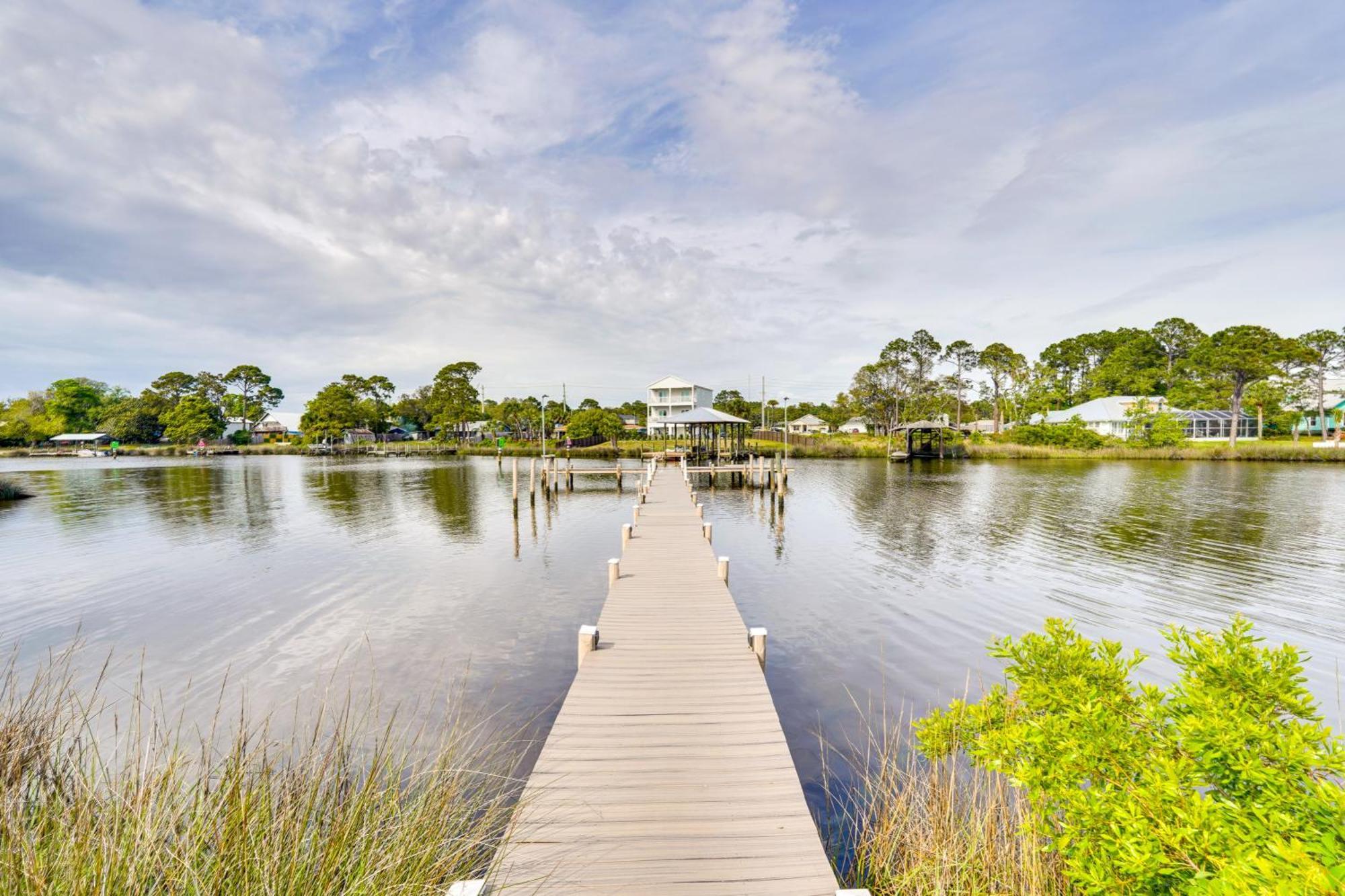 Charming Panama With Community Pool! *
